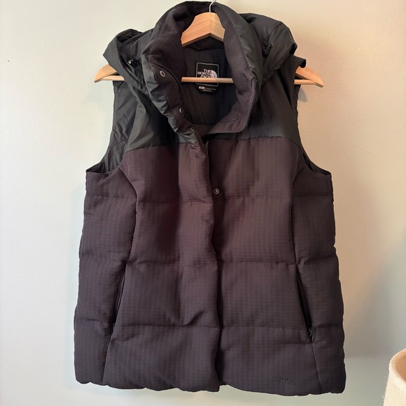 Women's north face Black Puffer Vest - Picture 3 of 7